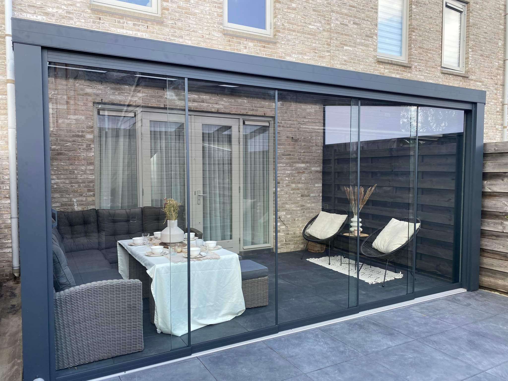 Project 1 — Moderne veranda met glazen schuifwanden (Eindhoven)