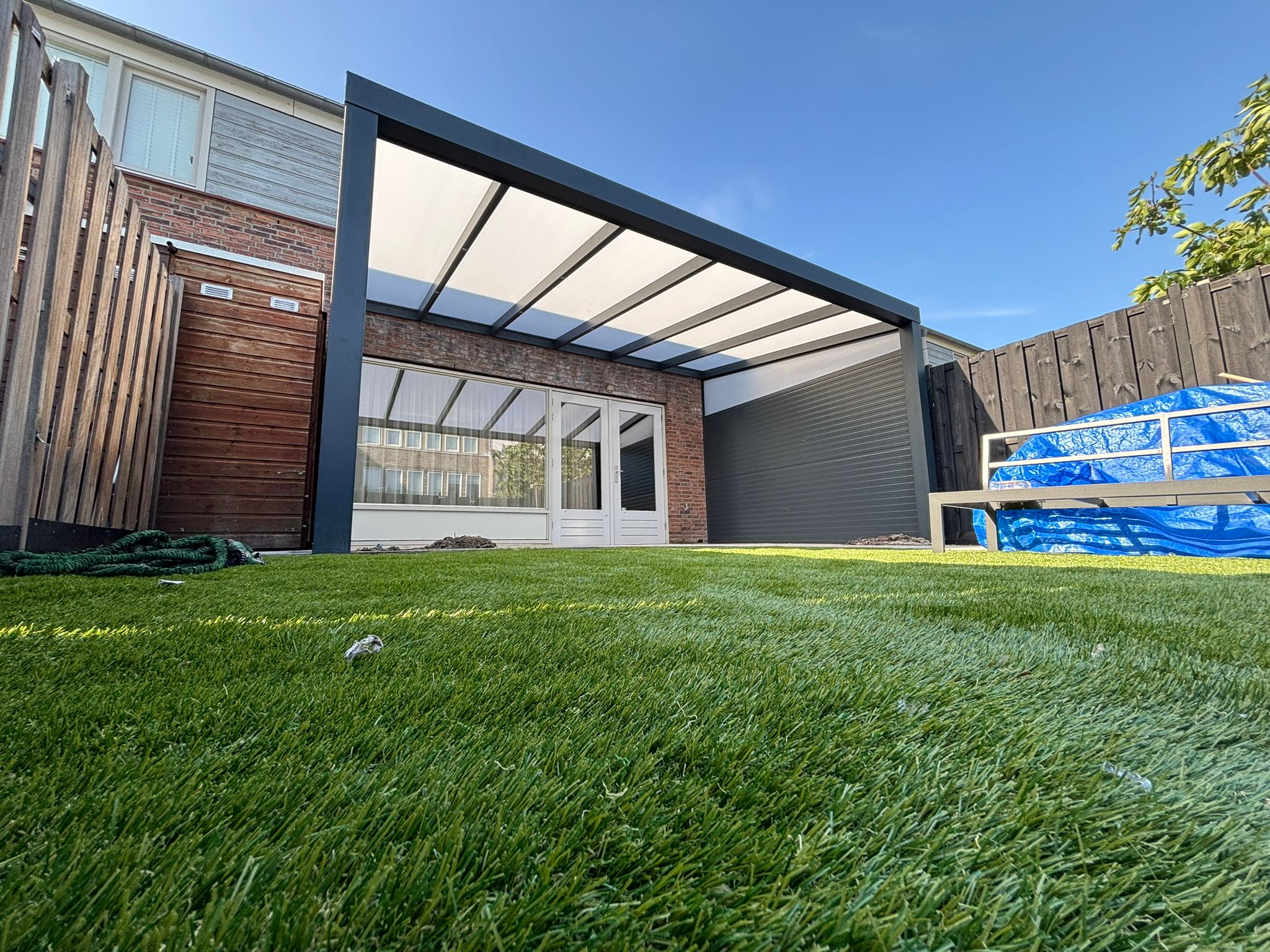 Project 2 — Klassieke overkapping met sandwichpanelen (Brabant)